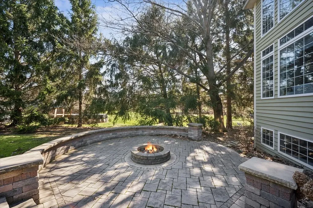 22W155 2ND Street Glen Ellyn IL 60137