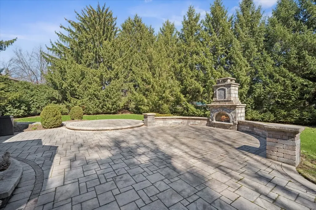 22W155 2ND Street Glen Ellyn IL 60137