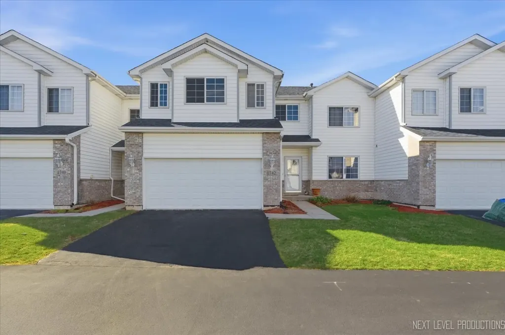 1742 Waters Edge Drive Minooka IL 60447
