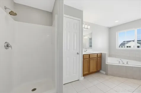 1742 Waters Edge Drive Minooka IL 60447