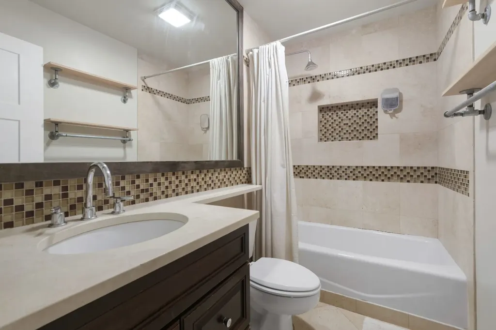 2300 West Wabansia Avenue Chicago IL 60647