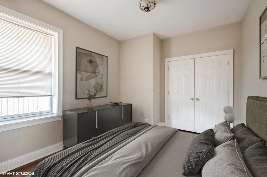 7018 South Paxton Avenue Chicago IL 60649