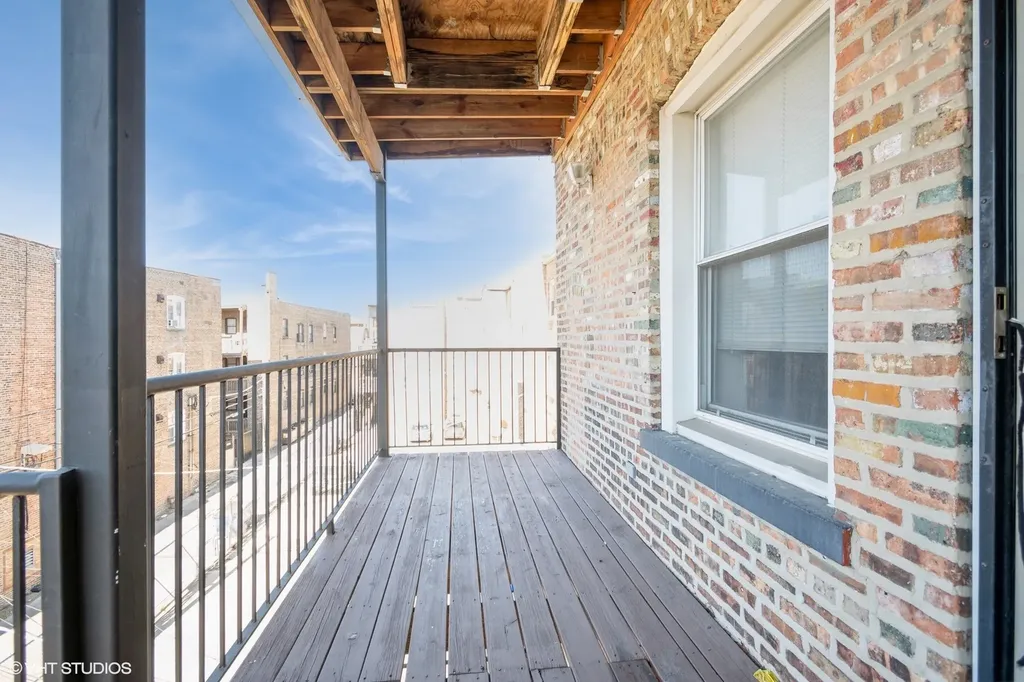 7018 South Paxton Avenue Chicago IL 60649