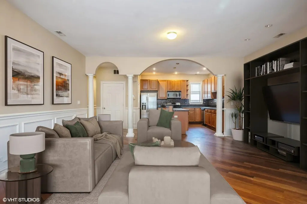 7018 South Paxton Avenue Chicago IL 60649