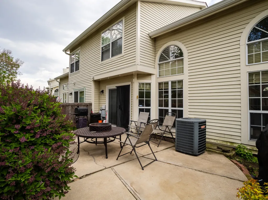 604 Sturnbridge Lane Schaumburg IL 60173