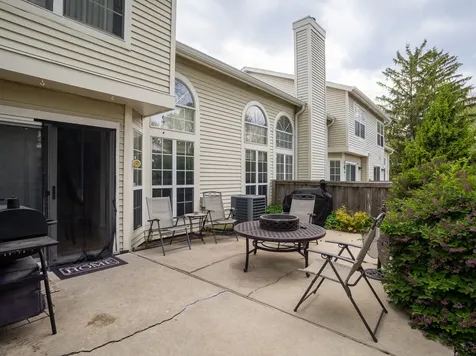 604 Sturnbridge Lane Schaumburg IL 60173