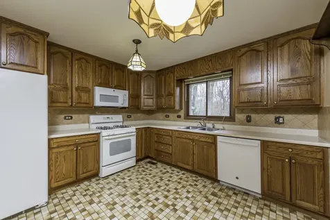 9743 West 16th Street Zion IL 60099