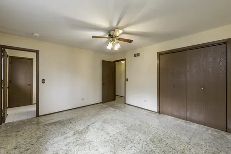 9743 West 16th Street Zion IL 60099