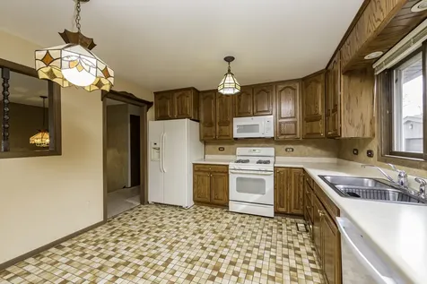9743 West 16th Street Zion IL 60099
