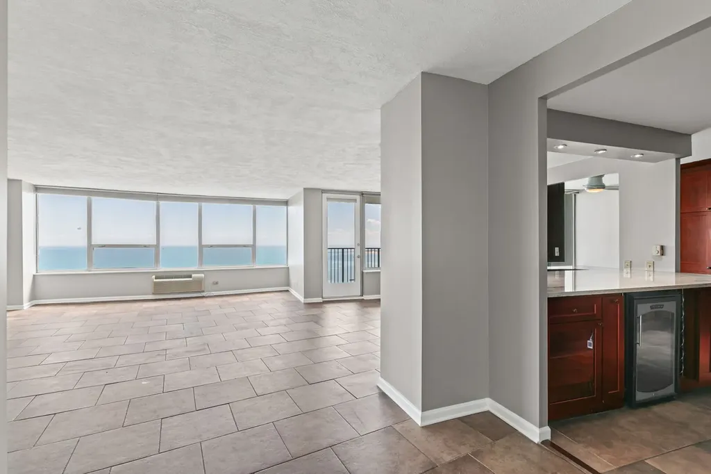 940 West Glenlake Avenue Chicago IL 60660