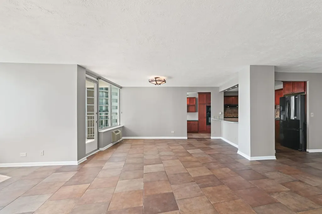 940 West Glenlake Avenue Chicago IL 60660