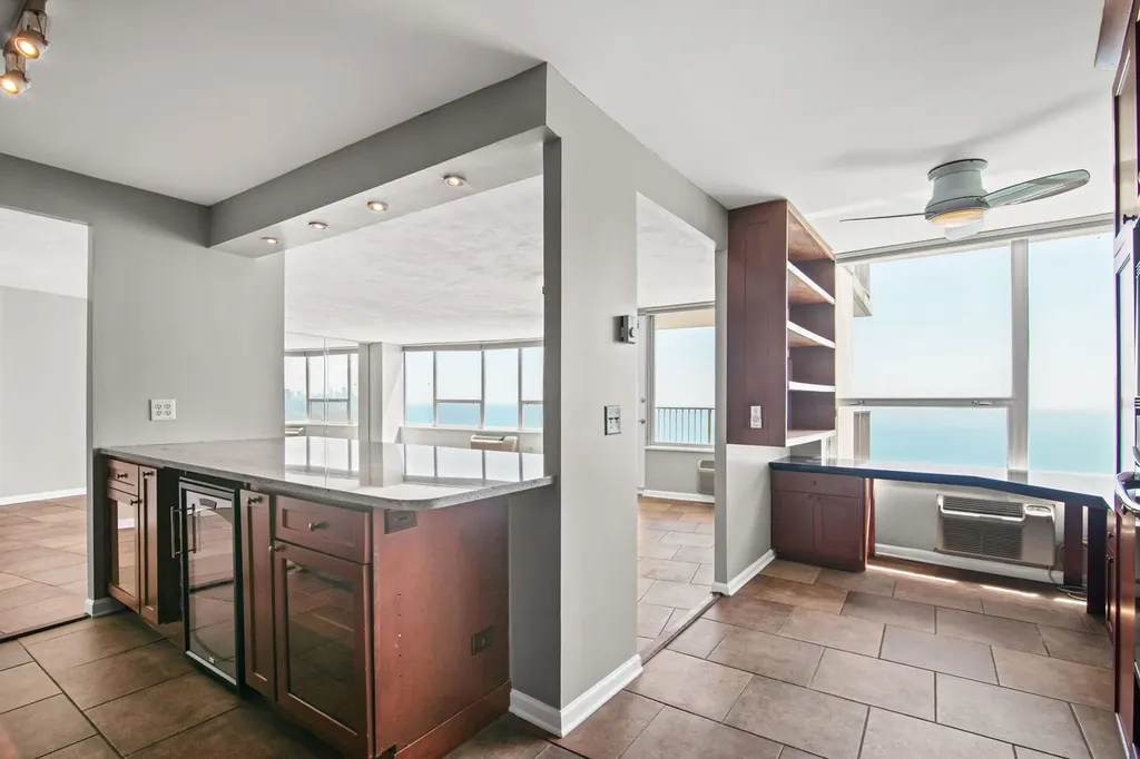 940 West Glenlake Avenue Chicago IL 60660