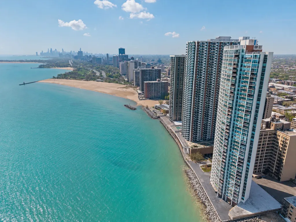 940 West Glenlake Avenue Chicago IL 60660
