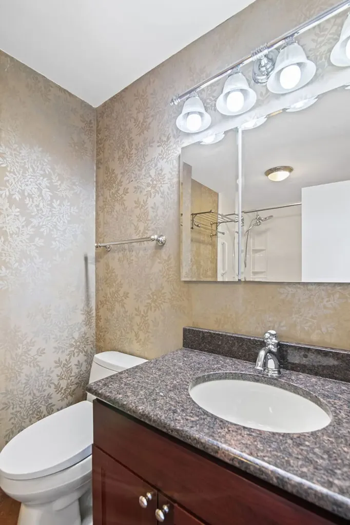 940 West Glenlake Avenue Chicago IL 60660