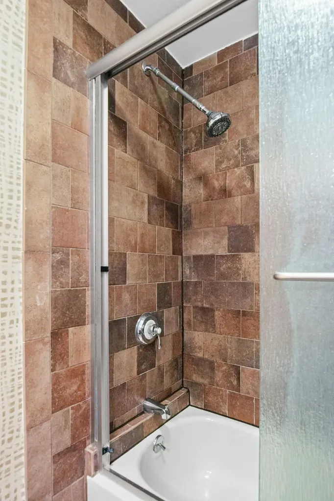 940 West Glenlake Avenue Chicago IL 60660