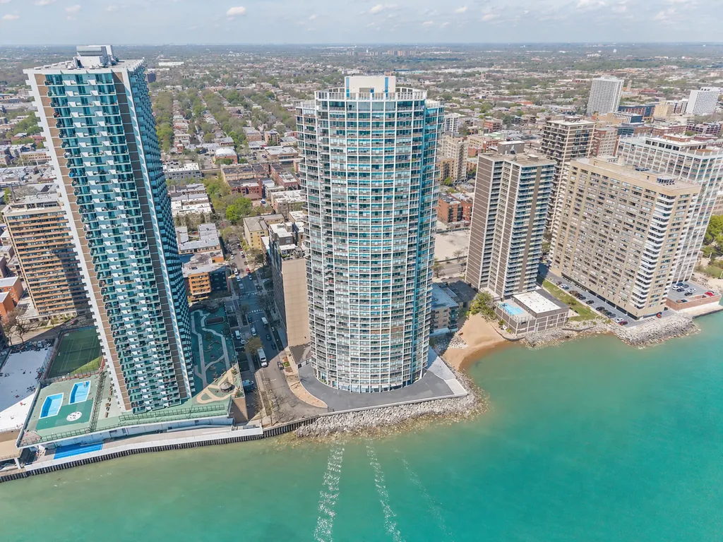 940 West Glenlake Avenue Chicago IL 60660