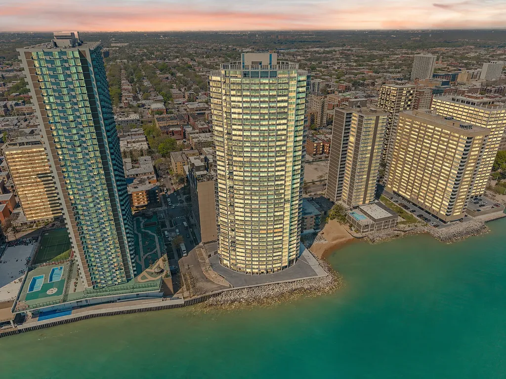940 West Glenlake Avenue Chicago IL 60660