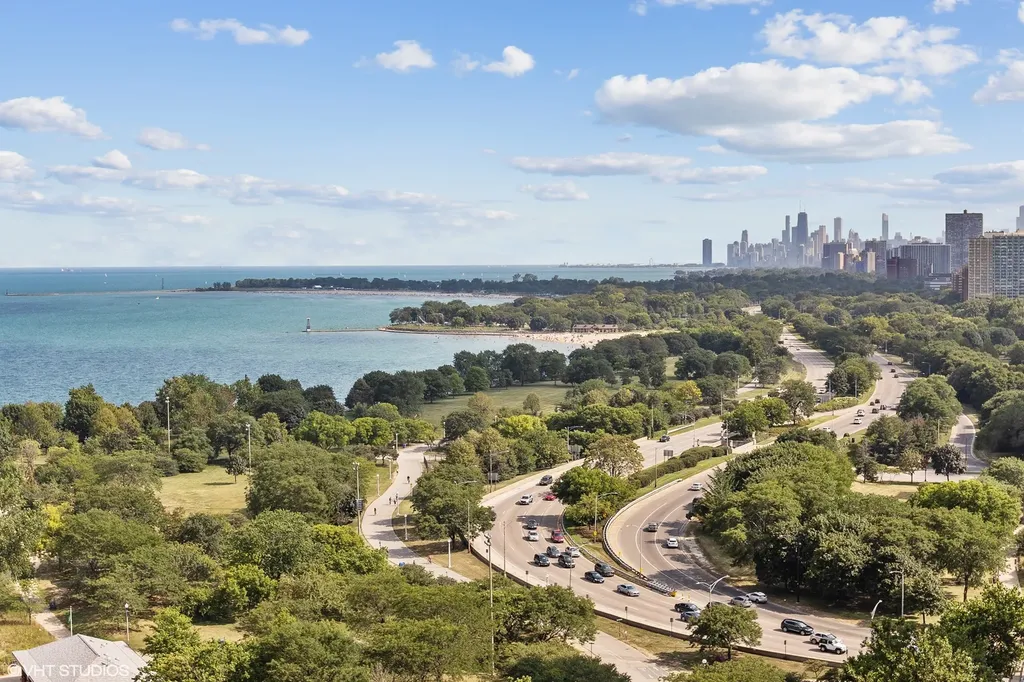 940 West Glenlake Avenue Chicago IL 60660