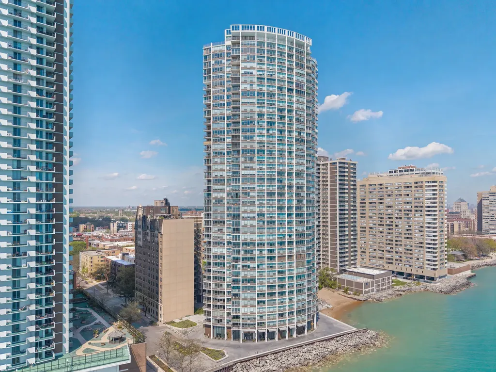 940 West Glenlake Avenue Chicago IL 60660