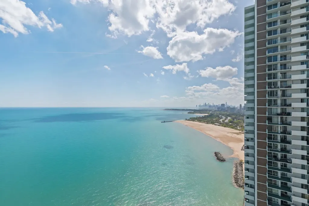 940 West Glenlake Avenue Chicago IL 60660