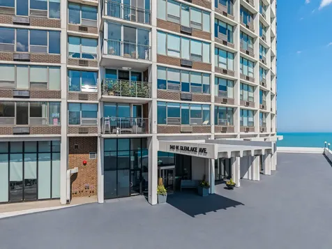940 West Glenlake Avenue Chicago IL 60660