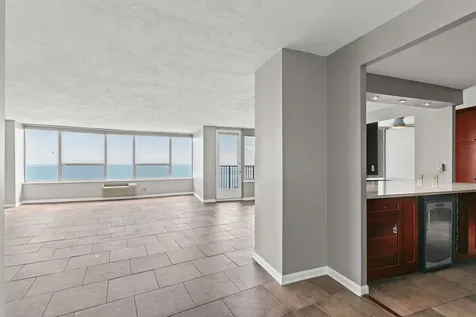 940 West Glenlake Avenue Chicago IL 60660