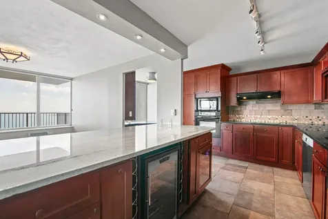 940 West Glenlake Avenue Chicago IL 60660