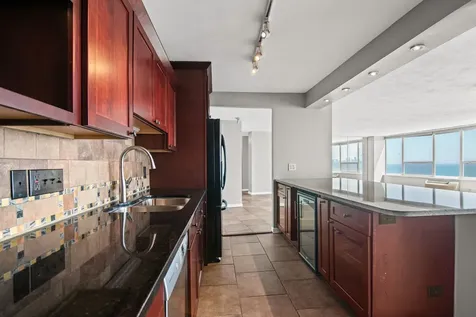 940 West Glenlake Avenue Chicago IL 60660