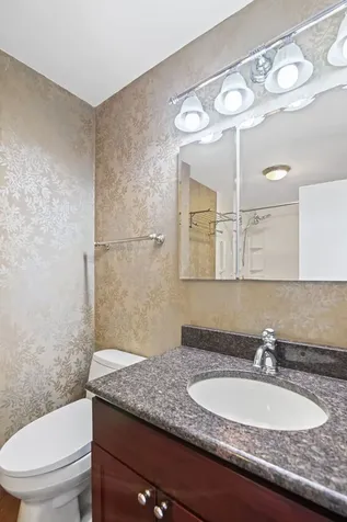 940 West Glenlake Avenue Chicago IL 60660