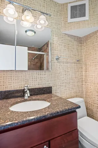 940 West Glenlake Avenue Chicago IL 60660