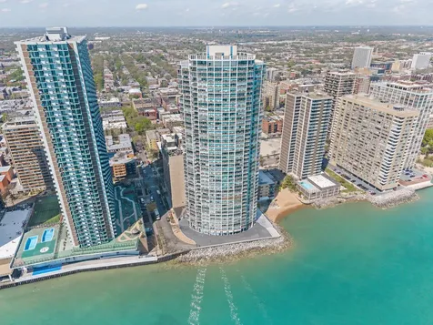 940 West Glenlake Avenue Chicago IL 60660