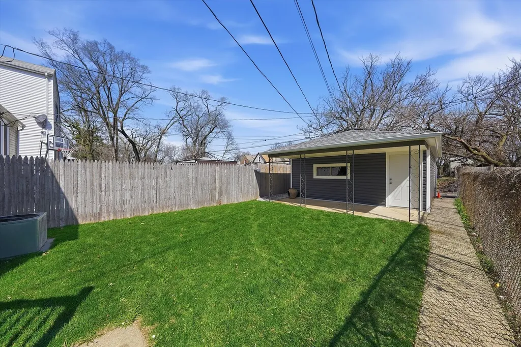 7047 South Winchester Avenue Chicago IL 60636