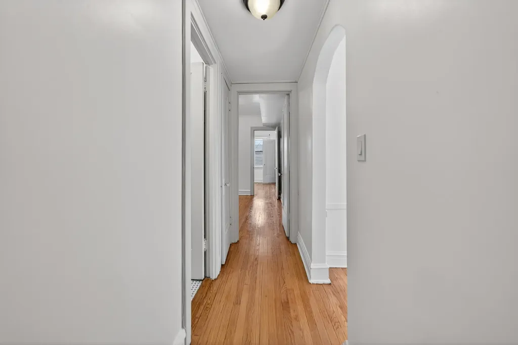 6117 North Washtenaw Avenue Chicago IL 60659