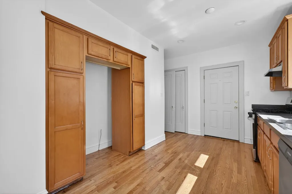 6117 North Washtenaw Avenue Chicago IL 60659