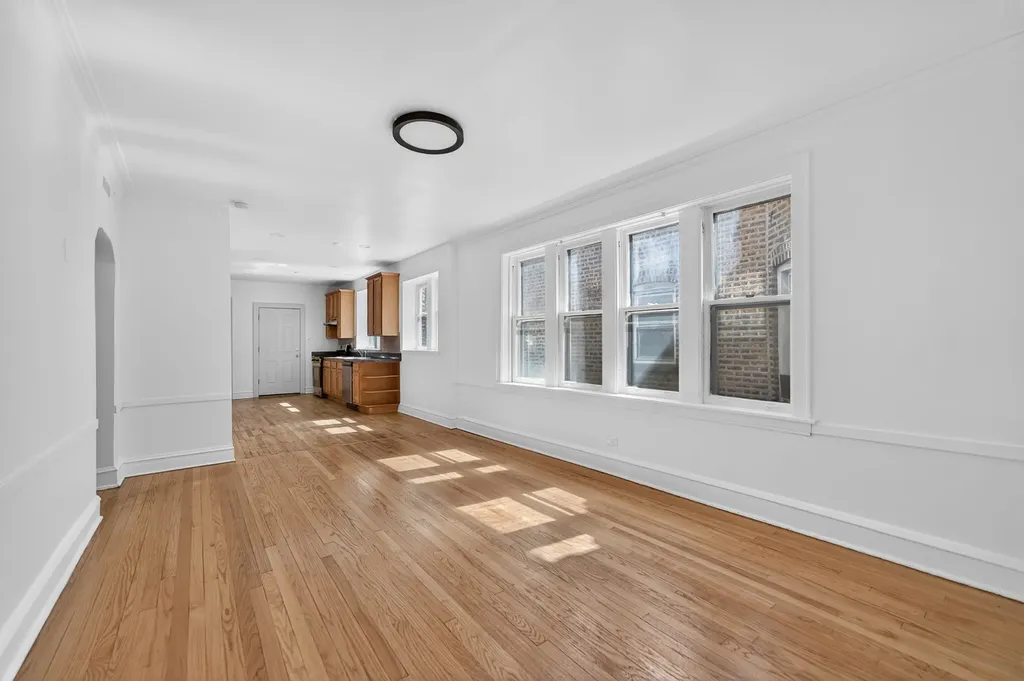 6117 North Washtenaw Avenue Chicago IL 60659