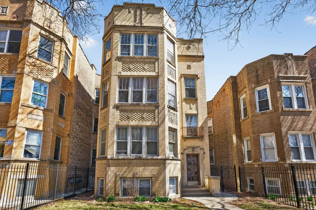 6117 North Washtenaw Avenue Chicago IL 60659