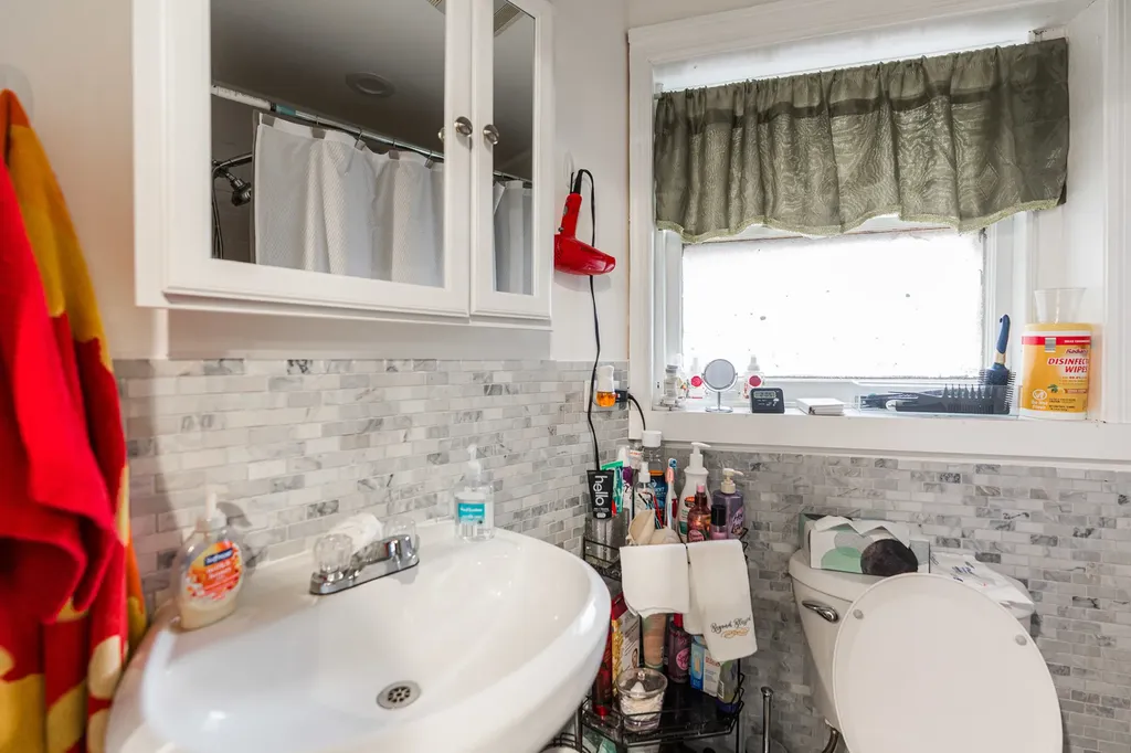 6117 North Washtenaw Avenue Chicago IL 60659