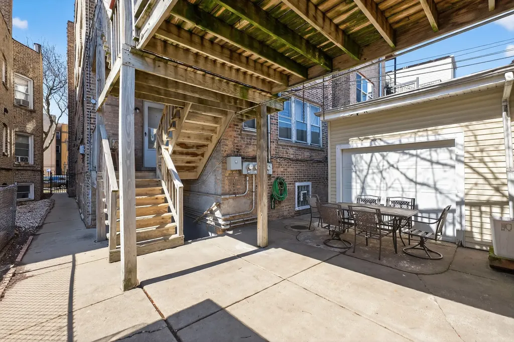 6117 North Washtenaw Avenue Chicago IL 60659