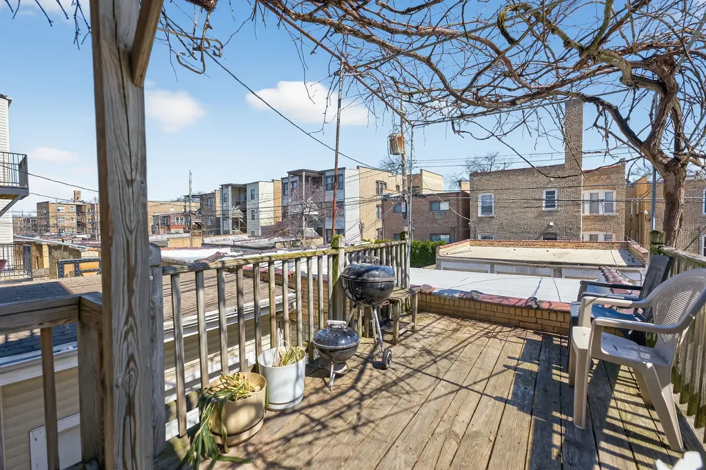6117 North Washtenaw Avenue Chicago IL 60659