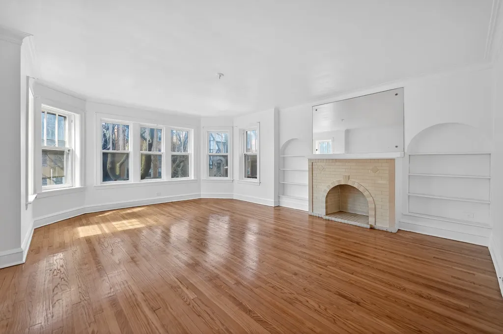 6117 North Washtenaw Avenue Chicago IL 60659
