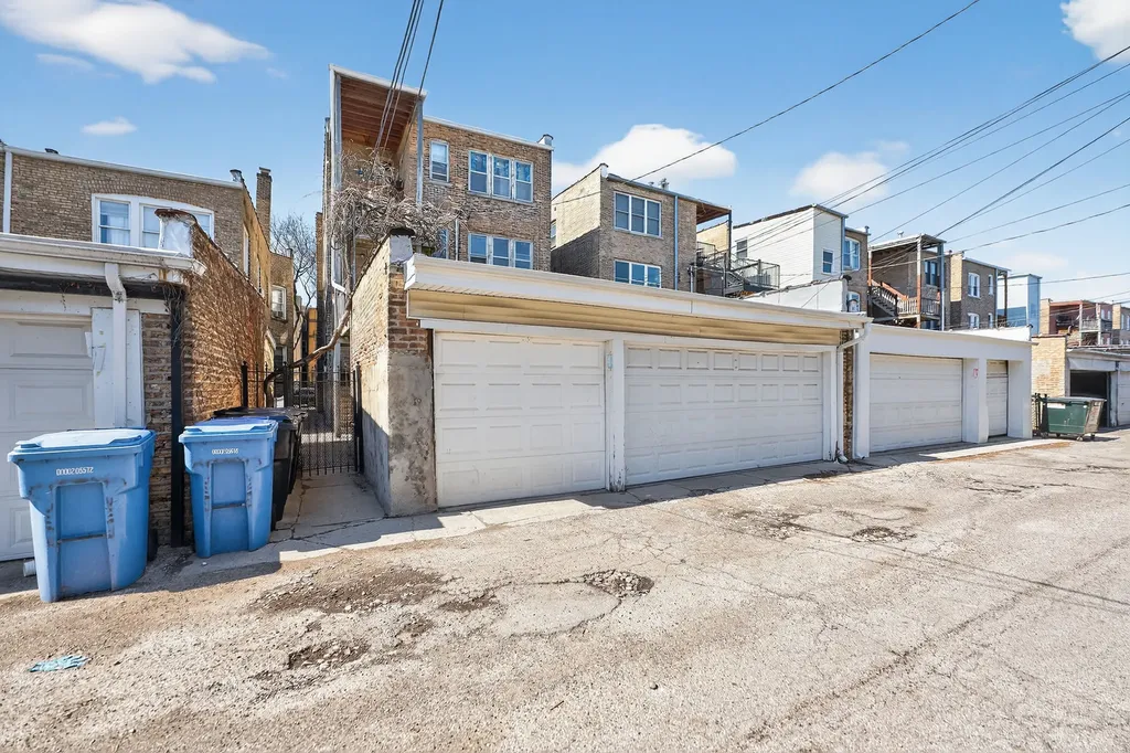 6117 North Washtenaw Avenue Chicago IL 60659