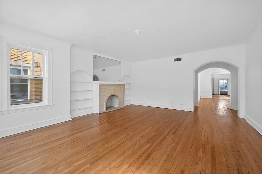 6117 North Washtenaw Avenue Chicago IL 60659