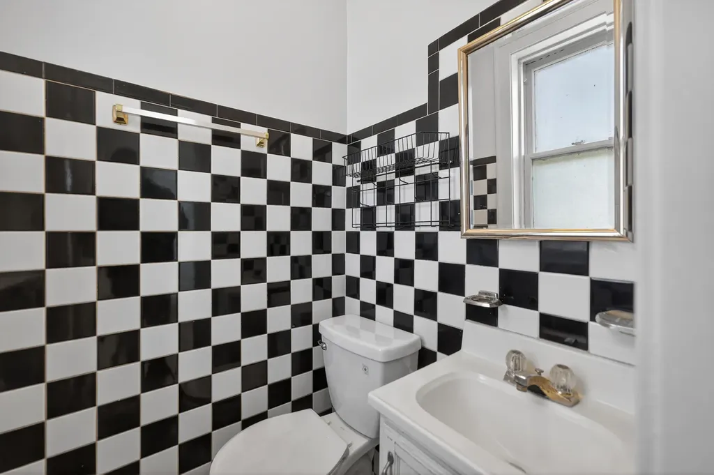 6117 North Washtenaw Avenue Chicago IL 60659