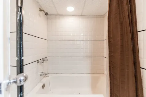 6117 North Washtenaw Avenue Chicago IL 60659