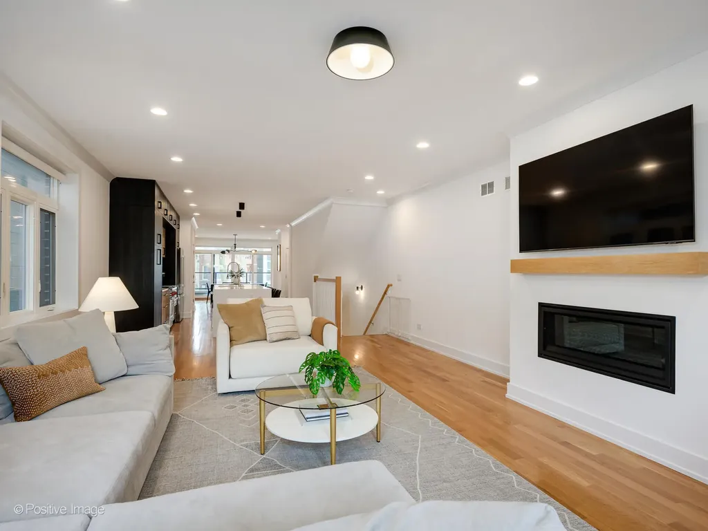 2044 West Rice Street Chicago IL 60622