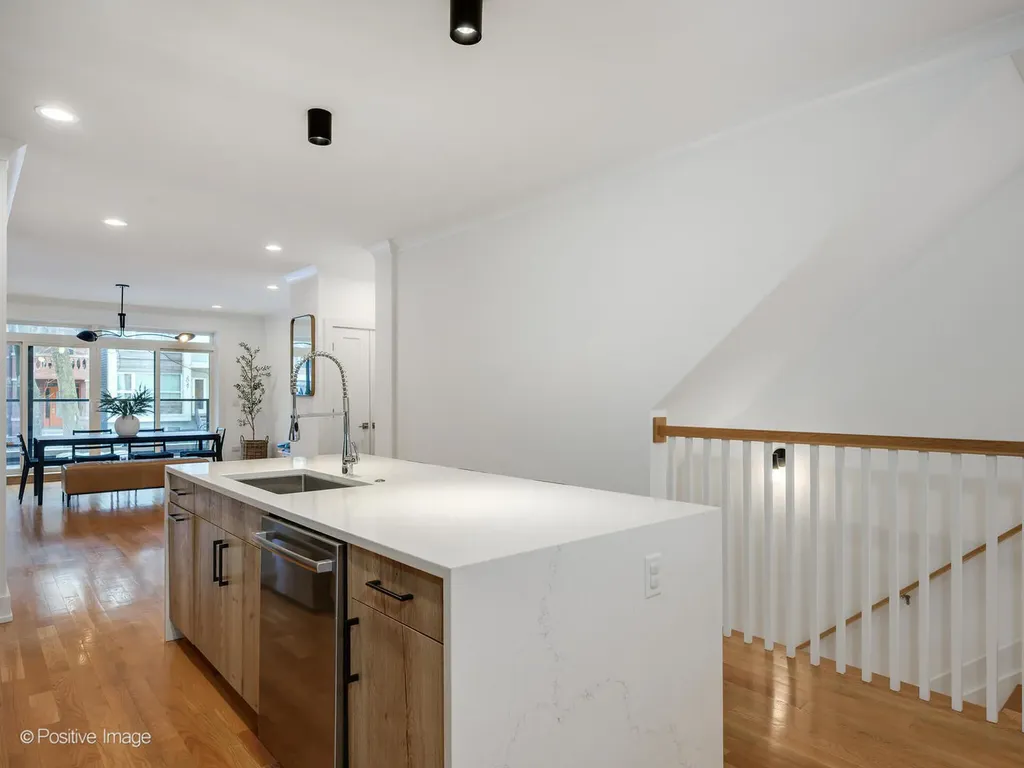 2044 West Rice Street Chicago IL 60622