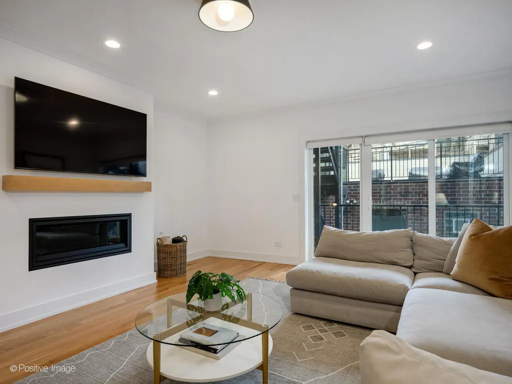2044 West Rice Street Chicago IL 60622