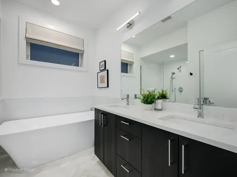 2044 West Rice Street Chicago IL 60622