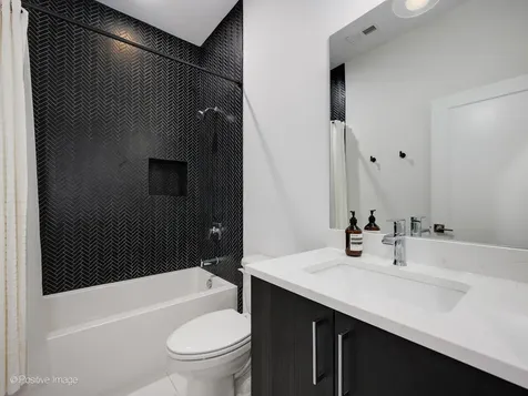 2044 West Rice Street Chicago IL 60622