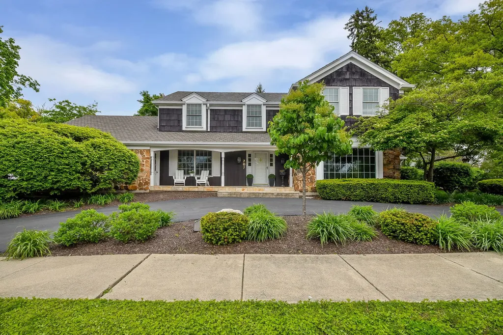 707 Gary Court Wheaton IL 60187